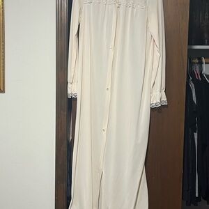 Vintage Elegant Cream Nightgown